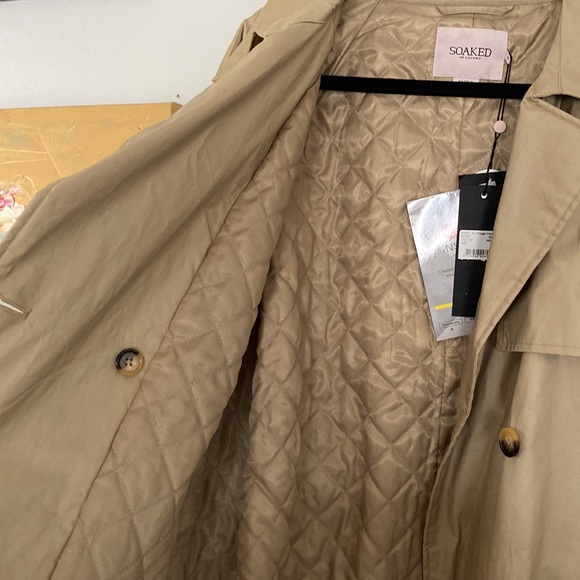 Soaked in Luxury classic Chicago trench coat - Picture 5 of 7